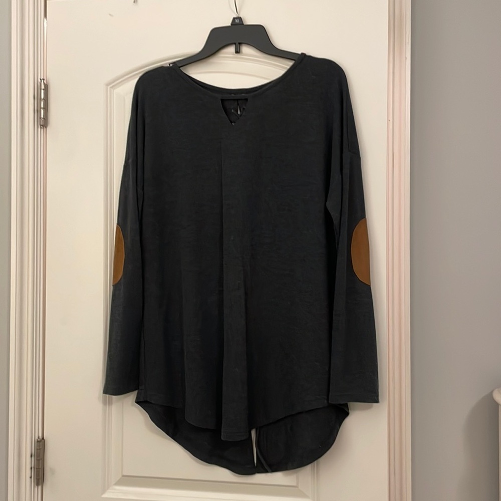navy top